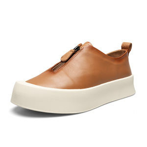 Chaussures à enfiler en cuir lisse beige, style skate à plateforme épaisse, avec fermeture éclair avant, languette de traction au talon, bout rond et semelle en caoutchouc blanc antidérapante - Product Image 6