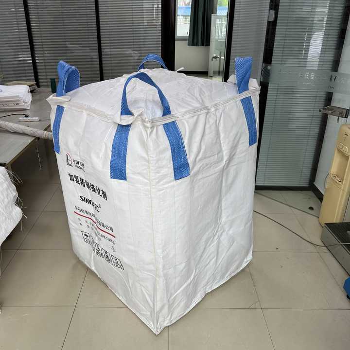 Bao jumbo 2 tấn 4 Bao Jumbo 2 Tấn chịu tải 2000kg, vải PP dệt bền chắcBao Jumbo 2 Tấn đáy xả nhanh, 4 quai nâng chắc chắn
Bao Jumbo 2 Tấn đựng xi măng, nông sản, khoáng sản
Bao Jumbo 2 Tấn chất lượng cao, giao nhanh miền Bắc
Bao Jumbo 2 Tấn sản xuất tại Hà Nội, giá cạnh tranh
Bao Jumbo 2 Tấn miệng nạp, đáy liền, chịu lực tốt
Bao Jumbo 2 Tấn chống ẩm, phù hợp chứa gạo, ngũ cốc