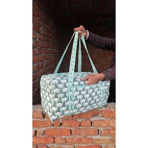 Bolsa de lona acolchada de algodón hecha a mano, espaciosa, ligera, duradera, elegante, con estampado tradicional, para viajes y vacaciones. - Product Image 6