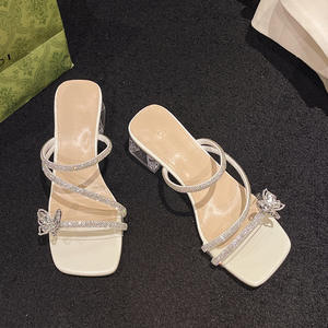 Tendance de la mode féminine, tongs élégantes et polyvalentes pour la plage et les stations balnéaires, pour une utilisation en extérieur en été, design antidérapant, motif floral - Product Image 3