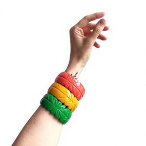 ชุดกำไลแกะสลักคุณภาพดีที่สุด สีสันสดใส ดีไซน์ทันสมัย สร้อยข้อมือแฟชั่นสำหรับทุกเพศ เครื่องประดับลายสวยน่ารักสำหรับผู้หญิง - Product Image 2