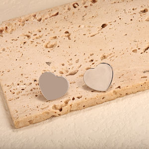 Boucles d'oreilles en acier inoxydable en forme de cœur léger Ensemble d'oreilles en or de haute qualité pour les femmes Conception de bijoux à la mode pour la fête - Product Image 4
