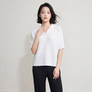 Blusa Elegante Miyake con Cuello en V y Pliegues, Manga Corta, Estilo Relajado y Drapeado, para Uso Diario, Ropa Occidental para Mujer, PY 2026 - Product Image 3