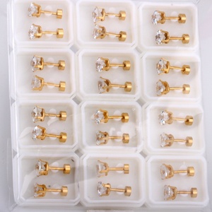 Nouveaux designs de boucles d'oreilles en forme de triangle avec vis en zircon plaqué or 18 carats, petites boucles d'oreilles dorées pour filles - Product Image 5