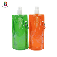 Bouteille de sport pliable personnalisée sac à eau en plastique sac pochette pour boisson avec clip