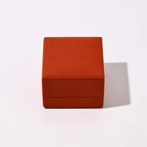 Caja de Joyería Roja de Microfibra FANXI con Logotipo Personalizado, Caja de Joyería de Lujo con Doble Anillo - Product Image 4