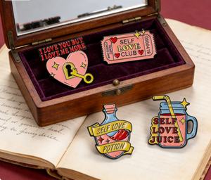 En gros, Épinglette en émail exquise 'Self Love' avec attache épingle de <span class=keywords><strong>s</strong></span>ûreté, personnalisable avec logo, pour accessoires de mode, cadeaux et usage quotidien - Product Image 2