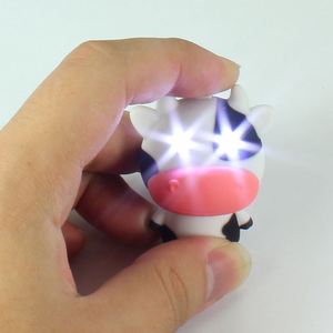 พวงกุญแจรูปวัวน่ารัก LED ส่องสว่าง มีเสียง 3 มิติ การ์ตูนวัวจิ๋ว สำหรับผู้หญิง ตกแต่งกระเป๋า ขายดี - Product Image 2