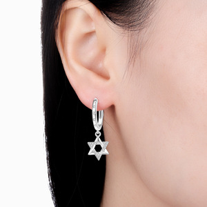 Los pendientes de estrella de seis puntas de latón blanco son una opción ideal para accesorios de niñas, como regalo de aniversario o de cumpleaños. - Product Image 5
