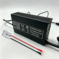Chargeur LiFePO4 14,6 V 30 A avec ventilateur de refroidissement intégré, charge rapide pour véhicules 12 V, camping-cars, SUV, bateaux - Certifié CE/FCC, éclairage LED