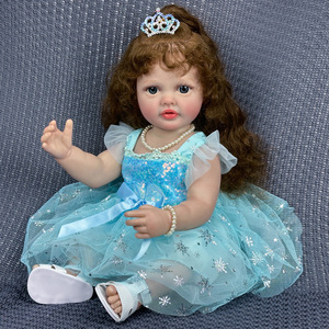 Une poupée en réincarnation avec une jupe et de longs cheveux, une simulation exquise d'une petite fille accompagnant la poupée. - Product Image 2