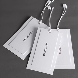 Étiquettes de vêtements au design simple, étiquettes personnalisées avec logo de marque, étiquettes en papier avec cordon pour vêtements - Product Image 1