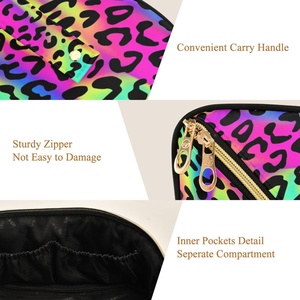 Pochette de toilette portable avec logo personnalisé, design guépard arc-en-ciel, imperméable, sac à cosmétiques de voyage, sac à pinceaux de maquillage avec fermeture éclair dorée - Product Image 4