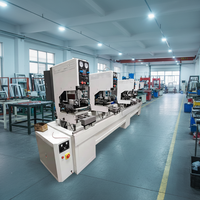 Machine de soudage sans soudure à quatre têtes double face pour profilés PVC co-extrudés en couleur avec découpe immédiate des résidus