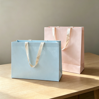 Luxuriöse Papiertüten für Kleidung, Haushaltswaren und Geschenkverpackungen in Individuellen Größen/Farben, Handgefertigte Verpackung