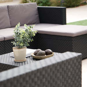 Set di Mobili da Giardino Contemporanei ed Ecologici in Plastica Riciclata - Divano Manhattan, Pouf e Poltrona da Esterno (Capacità 4 Posti) - Product Image 5