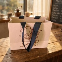Sacs de shopping en papier couché personnalisés avec logo et poignées en corde de papier pour emballage cadeau de marque de magasin d'animaux – Vente en gros
