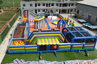 Parc d'attractions gonflable en PVC personnalisable avec château coloré de taille personnalisée, parcours d'obstacles pour une utilisation en extérieur