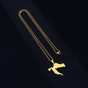 สร้อยคอแผนที่ประเทศโครเอเชีย ผลิตใน<span class=keywords><strong>โครเอเชีย</strong></span> ทำจากสแตนเลสชุบเงินและทอง 18K พร้อมจี้รูปธงชาติโครเอเชีย - Product Image 4