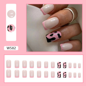 24 piezas <span class=keywords><strong>de</strong></span> <span class=keywords><strong>uñas</strong></span> ABS cuadradas <span class=keywords><strong>de</strong></span> estilo europeo 3D <span class=keywords><strong>de</strong></span> longitud media rosa claro patrón <span class=keywords><strong>de</strong></span> vaca francesa piezas <span class=keywords><strong>de</strong></span> <span class=keywords><strong>uñas</strong></span> portátiles <span class=keywords><strong>de</strong></span> moda para los dedos - Product Image 2