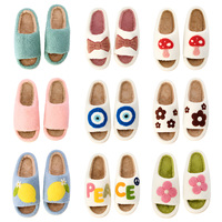 Chaussons d'intérieur personnalisés OEM ODM avec logo, en peluche, à bout ouvert, antidérapants, chauds, pour hommes et femmes, cadeau de Noël