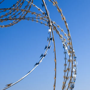 Malla de alambre de púas de maquinilla de afeitar de <span class=keywords><strong>concertina</strong></span> galvanizada de 450mm para la <span class=keywords><strong>defensa</strong></span> de la cerca del aeropuerto - Product Image 3