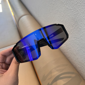 <span class=keywords><strong>Lunettes</strong></span> de soleil de ski tendance 2025 UV400 surdimensionnées <span class=keywords><strong>Lunettes</strong></span> de vélo pour hommes et femmes <span class=keywords><strong>Lunettes</strong></span> de <span class=keywords><strong>sport</strong></span> de plein air pour le cyclisme en plein air - Product Image 1