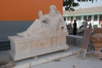 Sculpté à la main grandeur nature pierre naturelle personnalisé sculpté à la main grec femme sommeil couché Sculpture marbre blanc blanc vieil homme Statue