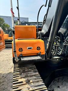Excavatrice sur chenilles Hyundai Robex 220LC-9S 2023 d'occasion avec une capacité de godet de 0,92 m³, un poids opérationnel de 21,9 tonnes et un moteur Hyundai. - Product Image 4
