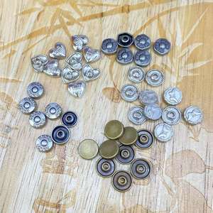 Rivets décoratifs de mode pour ceintures sacs <span class=keywords><strong>bottes</strong></span> et vêtements 6mm7mm8mm motif de Logo bouton de goujon personnalisé Rivet en métal en alliage de Zinc - Product Image 1