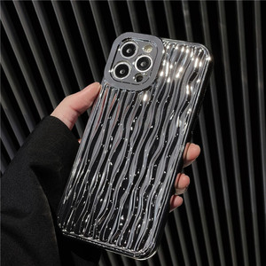 Funda de teléfono de lujo con ondulación de <span class=keywords><strong>agua</strong></span> galvanizada 3D <span class=keywords><strong>para</strong></span> <span class=keywords><strong>Iphone</strong></span> 16 15 14 roMax 13 Pro Max 11 12 XSMAX XR, funda protectora suave plateada - Product Image 5