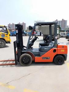 Prix ​​bas pour chariot élévateur diesel 30-8FD40, moteur japonais, 3 tonnes, d'occasion, outils de levage, usage industriel - Product Image 3