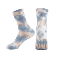 Imprimer des chaussettes unisexes de sublimation blanche personnalisées vierges Grip Chaussettes de football avec des blancs de sublimation en fil d'argent Chaussettes de cyclisme