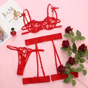 Hartvormig geborduurde kant lingerie set met strikdecoratie en kousenband - Product Image 5