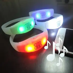 Grandes eventos LED parpadeante iluminar pulseras conciertos pulseras LED personalizadas activadas por sonido
