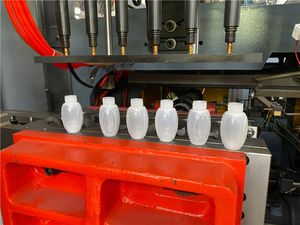 Nouvelle machine de soufflage par extrusion en plastique de 2 gallons pour les arrosoirs en ABS/PETG/HDPE - Product Image 3