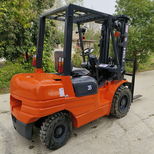 Empilhadeira Pequena de 1,5 Toneladas com Mastro de Três Estágios para Uso Externo, Movida a Diesel, Capacidade de 2 Toneladas, Personalizável - Product Image 4