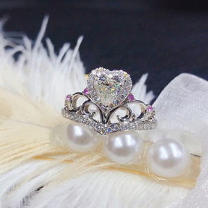 Anello con corona a forma di cuore in cristallo per donna, anello romantico ed elegante, accessorio regalo per tutti i giorni - Product Image 3