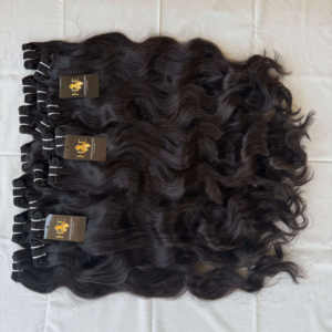 Vente en gros de paquets de cheveux vierges indiens, paquets de cheveux humains Deep Wave, cheveux brésiliens naturels bouclés - Product Image 1