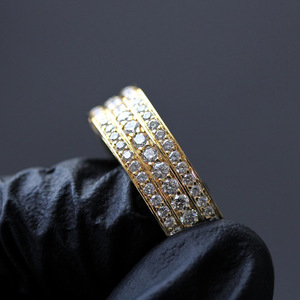 Anello Unisex di Lusso a Tre File Completamente Tempestato di Zirconi, Fascia di Alta Qualità Simbolo di Stato - Product Image 2