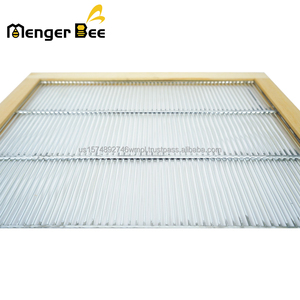 รั้วกั้นนางพญาผึ้งรุ่นใหม่ยอดนิยม Menger Bee Queen Excluder รุ่น QE-9 สำหรับรังผึ้งไม้ขอบเหล็กชุบสังกะสี 10 เฟรม รับประกัน 2 ปี - Product Image 4
