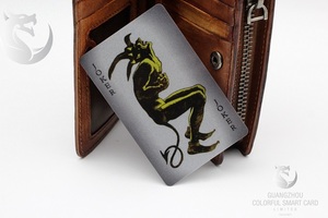 Cartes magnétiques en PVC personnalisées de haute qualité, adhésion VIP avec finitions d'impression sérigraphique dorée ou argentée métallique - Product Image 4