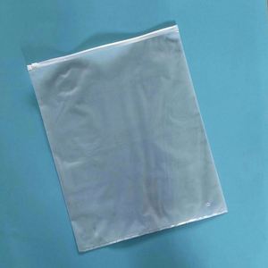 Emballages en plastique PVC biodégradable givré sur mesure, sachets refermables pour chaussettes, t-shirts, maillots de bain, avec logo - Product Image 5