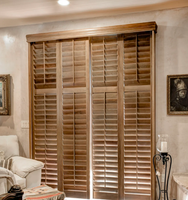 Portes coulissantes et pliantes en bois teinté de luxe sur mesure en Paulownia et Tilleul pour Villas et Hôtels