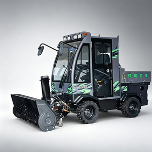 Camion déneigeur 4x4 tout temps avec différentiels anti-blocage, élévateur de balais hydraulique et fonction de virage pour rondesaux - Product Image 3