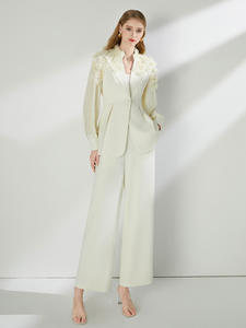 Completo Blazer Bianco Crema da <span class=keywords><strong>Donna</strong></span> con Decorazioni 3D, Maniche Plissettate e Pantaloni a Gamba Larga, Elegante Outfit Formale per Affari e Cene - Product Image 3