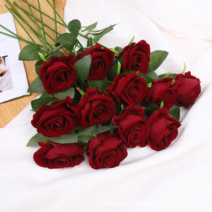 Roses Artificielles en Gros, Fleurs en Velours Rouges, Roses Simples pour Décoration de Maison, Mariage, Fête - Product Image 1
