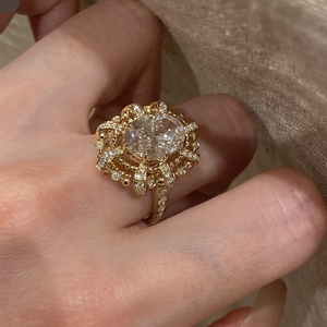 Anello con Diamante Coltivato in Laboratorio da 3 Carati, Stile Retrò, Ovale, 18k Oro Giallo, Purezza D VVS, Bicolore - Product Image 2