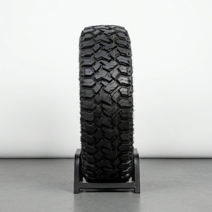 Neumático Radial para Auto 31x10.50R15LT Nuevo LCH T-REX, Neumático de Repuesto Nuevo para Reemplazo/Reparación - Product Image 1