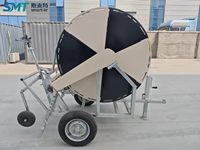 Arroseur à enrouleur à turbine hydraulique haute performance pour une distribution uniforme de l'eau, doté d'une pompe à engrenages pour télécommande